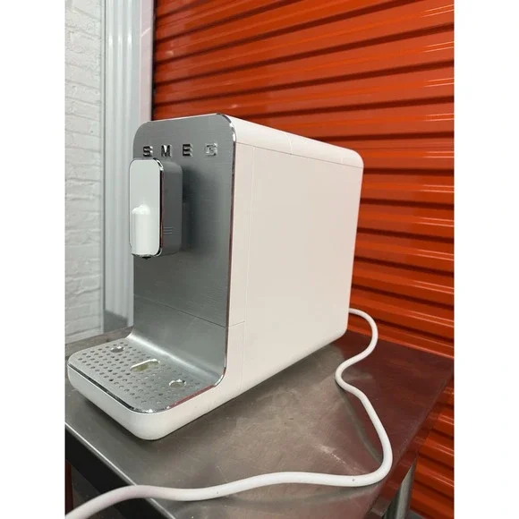 Smeg EP3221/44 Fully Automatic Coffee Machine White - Picture 7 of 11